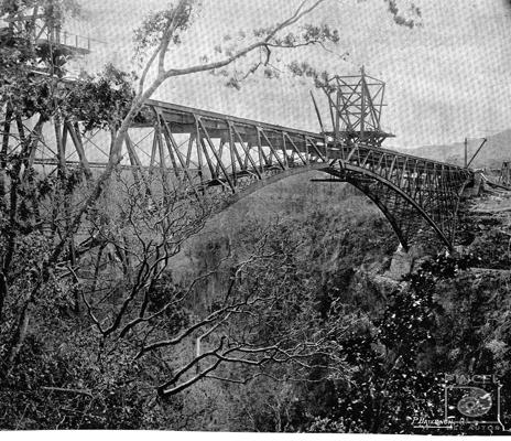 Construcción de Puente de los Anonos por Baixench, Pablo